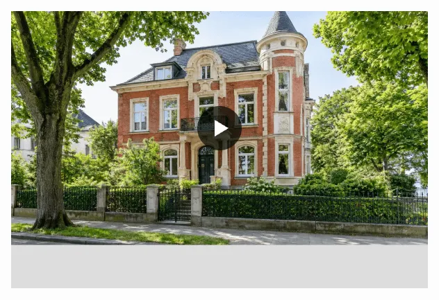 Videos-Block im Frontend mit Video-Vorschaubild und Play-Button